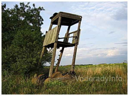Starý poľovnícky posed (nachádzal sa oproti niekdajšiemu závodu Samsung – rok 2007)